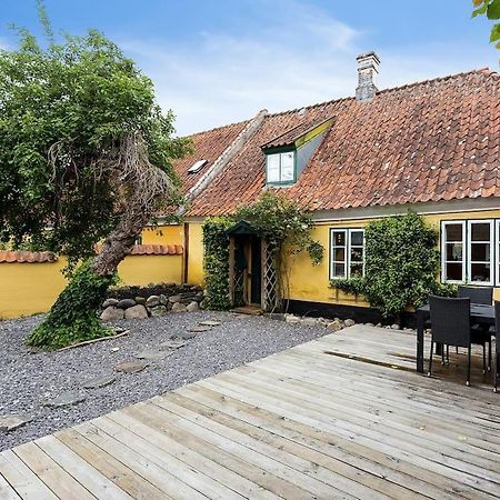 Idyllisk, Historisk Byhus Ved Fjorden I Mariager Экстерьер фото