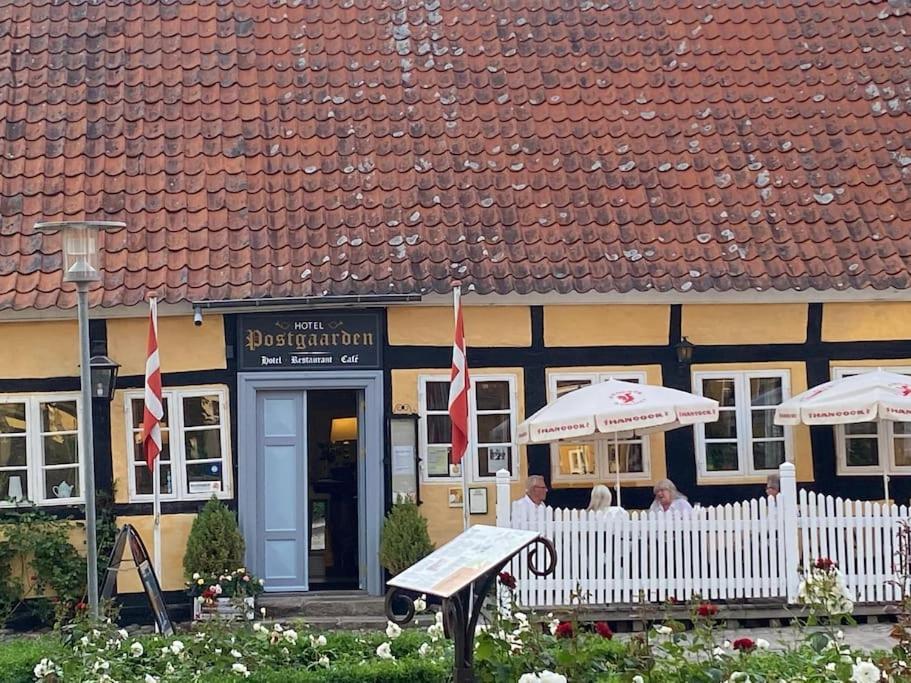 Idyllisk, Historisk Byhus Ved Fjorden I Mariager Экстерьер фото
